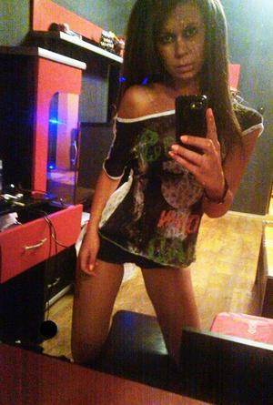 Alison, 23, casual dating profile photo in California