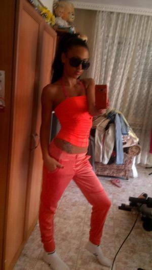 Meet Kari from Illinois (25) | Discreet Adult Dating