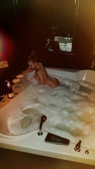 Evelynn (29) in Ontario | Casual Dating with Older Men