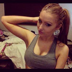 Elizabeth (18) in Florida | Fast Casual Dating