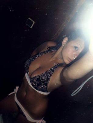 Monique (27) profile photo in Michigan