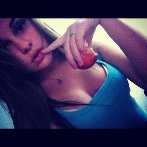 Breann (21) in Florida | Fast Casual Dating