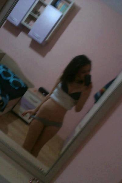 Samantha (22) in California | Fast Casual Dating