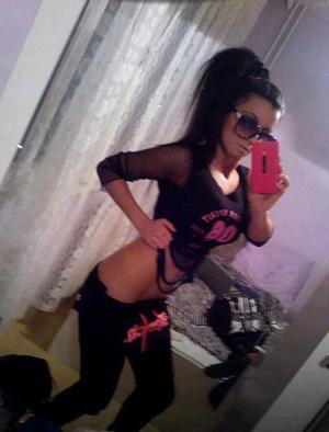 Meet local singles like Adah from Foxboro, Wisconsin who want to fuck tonight