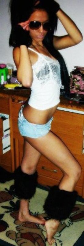 Jennell from Gilbert, Louisiana is looking for adult webcam chat