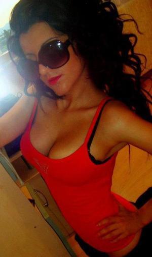 Looking for local cheaters? Take Ivelisse from University City, Missouri home with you