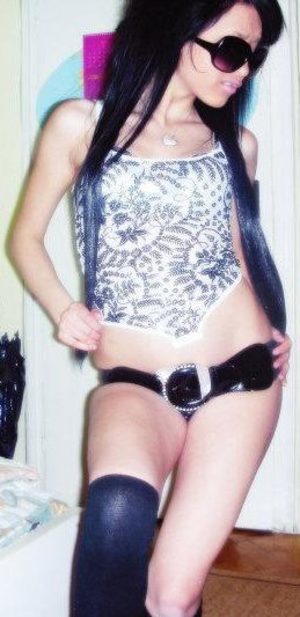 Cammie from Olustee, Oklahoma is looking for adult webcam chat