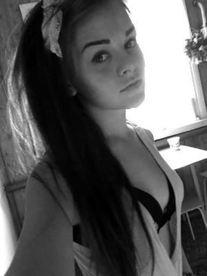 Julienne from Burwell, Nebraska is looking for adult webcam chat