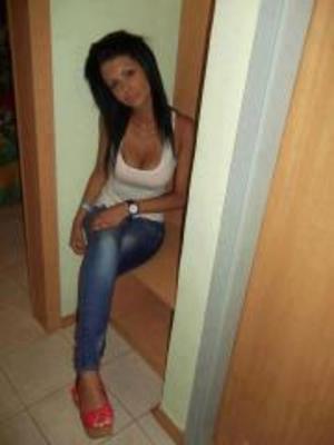 Larisa from Betsy Layne, Kentucky is looking for adult webcam chat