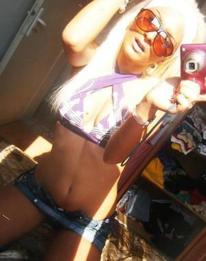 Kathyrn from Pratt, Kansas is looking for adult webcam chat