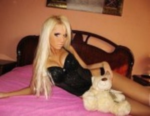 Liane from Hawesville, Kentucky is looking for adult webcam chat