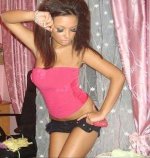 Rosalinda from Lahaina, Hawaii is looking for adult webcam chat