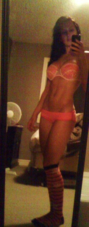 Lita from Forsyth, Montana is looking for adult webcam chat